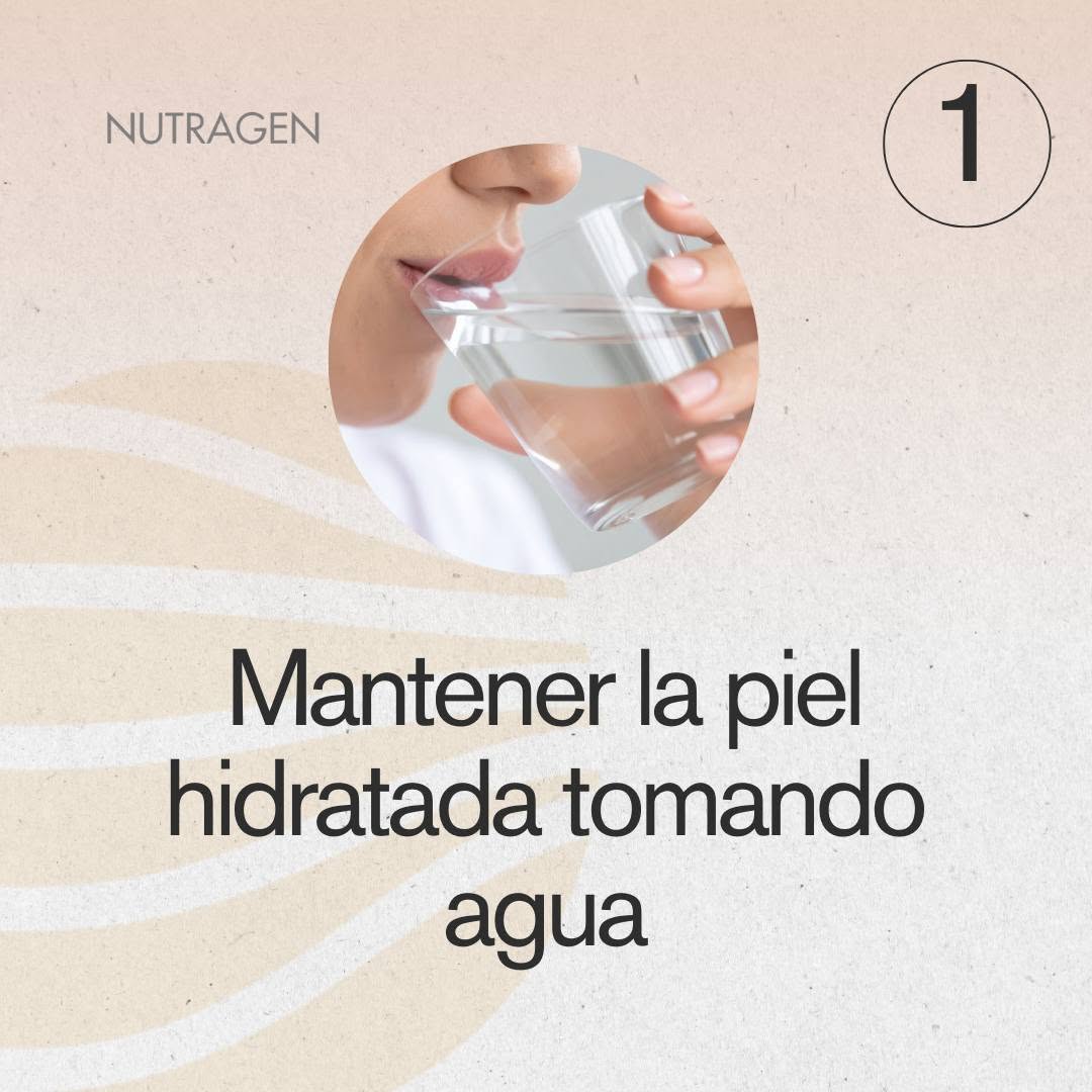 Mantén la piel hidratada tomando agua